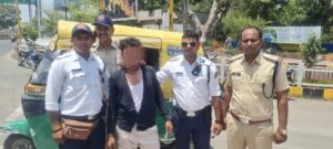 Crime News Indore: बस का इंतजार कर रही महिला के पास से मोबाइल छीन कर भागा बदमाश