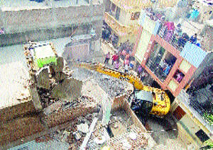 Bulldozers started on the houses of two goons, action started from 7 am