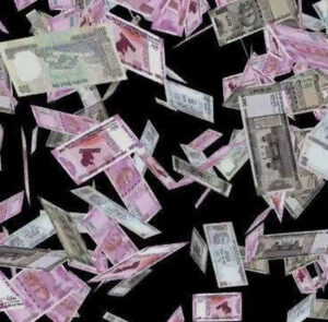 Three people including brother and sister were cheated on the pretext of raining notes.