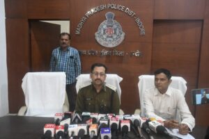 05 arms smugglers from Punjab accused with illegal fire arms, arrested in the proceedings of Crime Branch Indore.