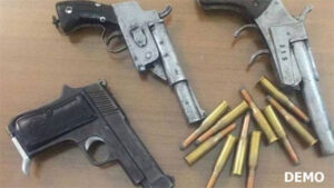 Five miscreants arrested for robbing petrol pump with country-made pistols and weapons