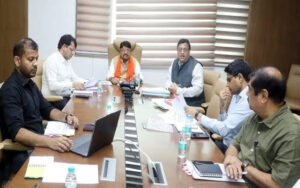 There should be an immediate ban on illegal colonies and strict action should be taken against the culprits.