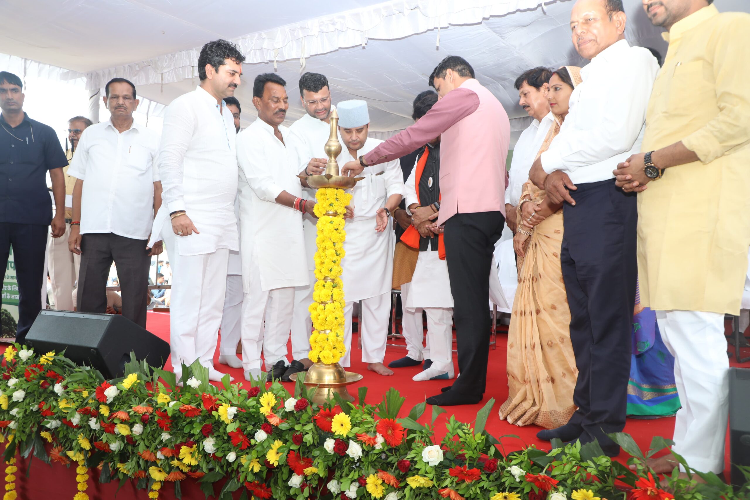 Jyotiraditya Scindia planted trees in Indore