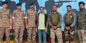 A dreaded Naxalite carrying a reward of Rs 6 lakh surrendered in Gadchiroli.
