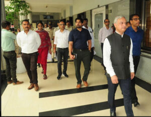 Reviewed the progress of Revenue Maha Abhiyan by holding a meeting of revenue officers.