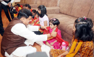 Chief Minister Dr. Yadav followed the eternal tradition of Kanya Puja and Kanya Banquet.