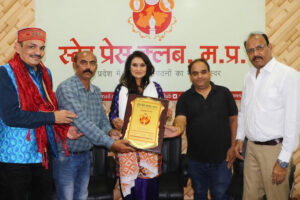 In the dialogue program, the famous singer said - teach children mantras and shlokas along with Johnny-Johnny.