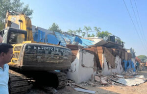 Indore Nagar Nigam removed encroachment from valuable government land.