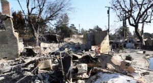 अमेरिका के लॉस एंजेलिस में लगी आग ने तबाही मचा दी