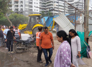 11 shops built by encroaching land were demolished in indore