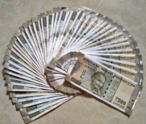 Nitish government will give financial assistance of 10 thousand rupees to one woman of every family before the elections