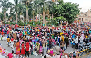 Diwali shopping picks up today, shops open in the morning