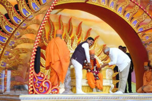 Chief Minister Dr. Yadav attended the 92nd birth anniversary celebrations of Mahant Swami Maharaj in Vadodara.