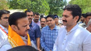 Deputy Chief Minister Shukla inspected the construction work of MY Hospital.